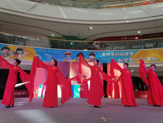 渭南市老年大学开展庆“五一”劳动节公益演出